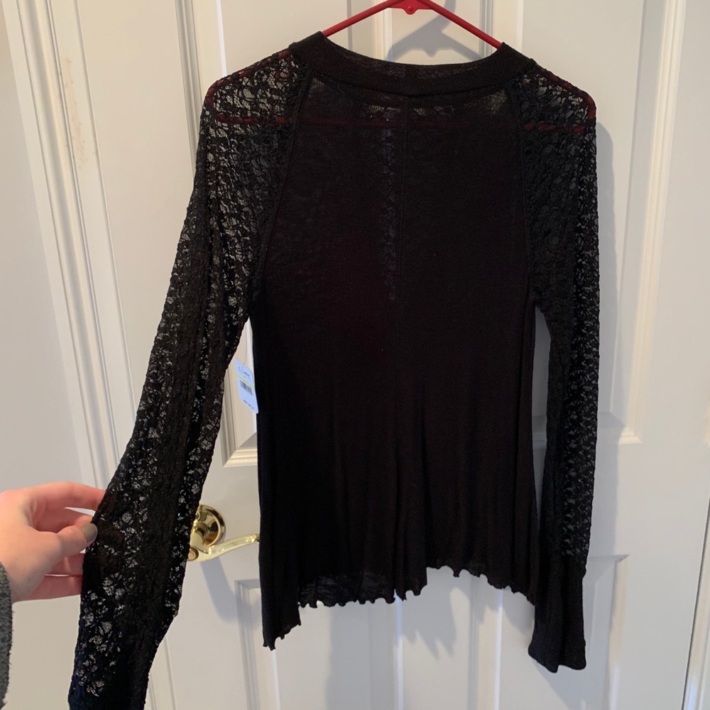 Long sleeve with lace